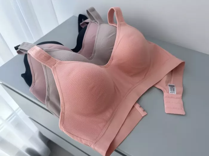 Бюст-топ з литою чашкою